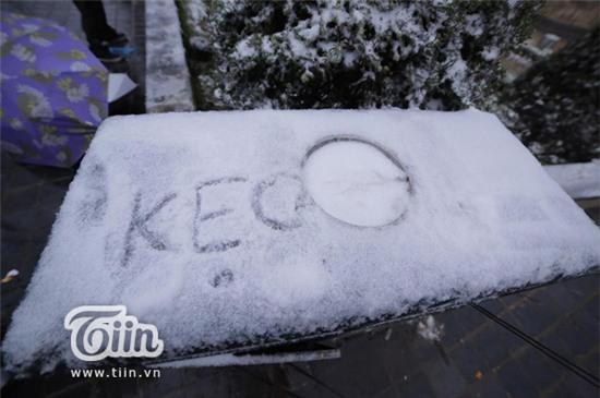 Cô giáo Huyền, giáo viên mầm non Ô Quy Hồ cho biết mấy ngày vừa rồi các cháu vẫn đi học đầy đủ nhưng dự kiến ngày mai là thứ 2 nhưng các trường học sẽ cho học sinh nghỉ tránh rét.