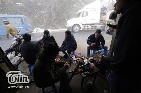 Với hiện tượng băng tuyết rơi&nbsp; hiếm khi xuất hiện tại Việt Nam nên đây thực sự là một dịp trải nghiệm tuyệt vời dành cho các bạn trẻ mê phượt.