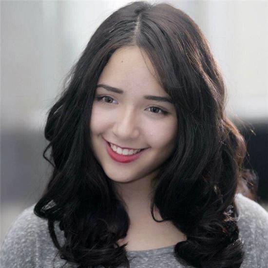 Những hình ảnh xinh đẹp của cô gái Ozeri Yael Phương Trinh.