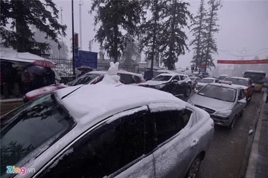 Tắc đường 10 km vì đoàn xe lên Sa Pa ngắm tuyết