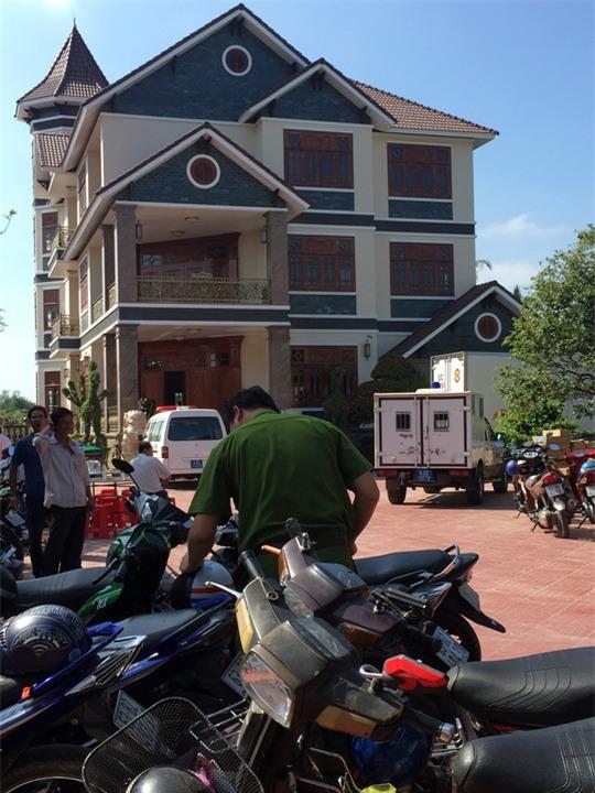 Căn biệt thự nơi có hai người tử vong với vết cắt trên cổ