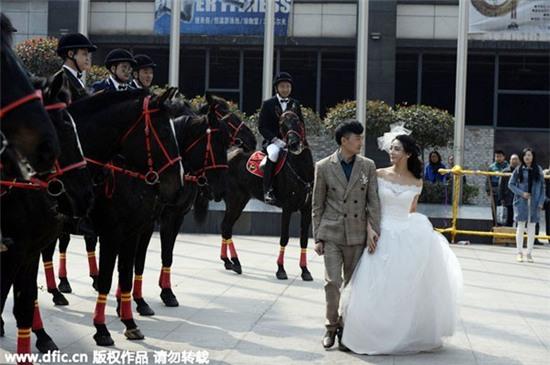 Giới trẻ Trung Quốc thích yêu sớm kết hôn muộn