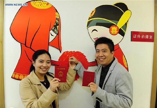 Giới trẻ Trung Quốc thích yêu sớm kết hôn muộn