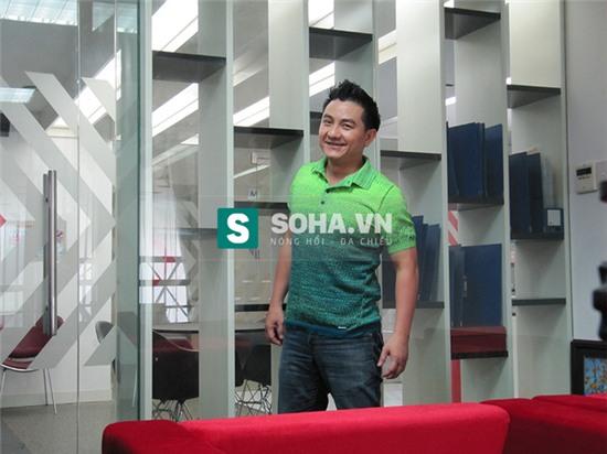 Nghệ sĩ Anh Vũ tại văn phòng phía Nam báo Trí Thức Trẻ - ảnh: Châu Nguyễn
