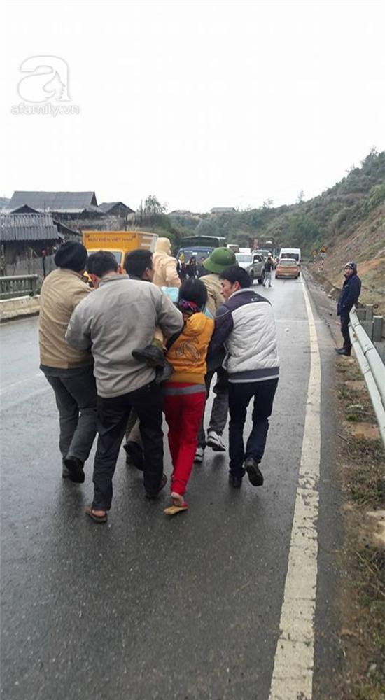 Giải tỏa ách tắc đường vì băng tuyết, CSGT bị xe tải ép vào thành cầu tử vong