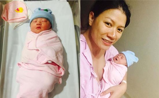  Trang Trần và con gái Kiến Lửa khi mới sinh 
