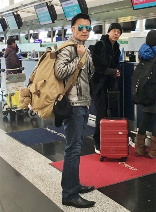 Tạ Đình Phong bán cổ phần công ty vì kinh doanh thua lỗ