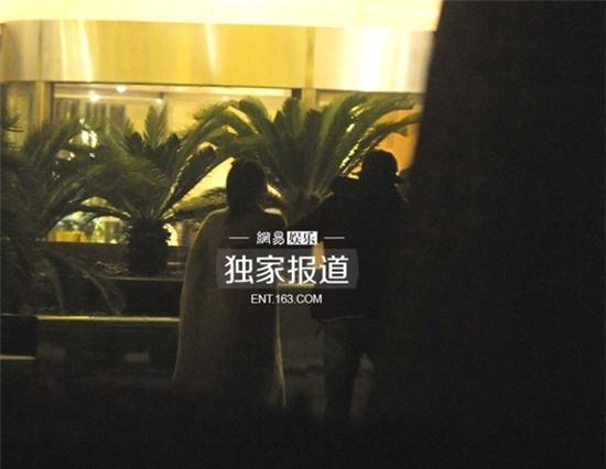 Mỹ nam “Bộ Bộ Kinh Tâm” Lâm Canh Tân đi khách sạn với tình mới? - Ảnh 4.