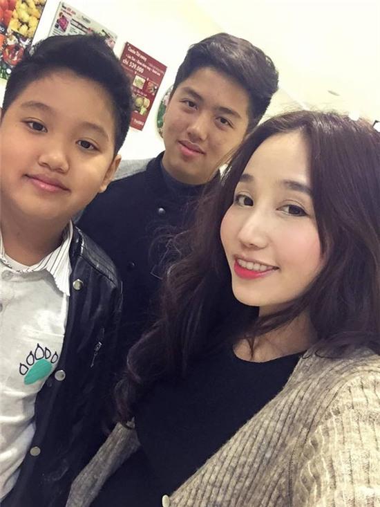 Bà mẹ Vân Khanh và 2 cậu con trai