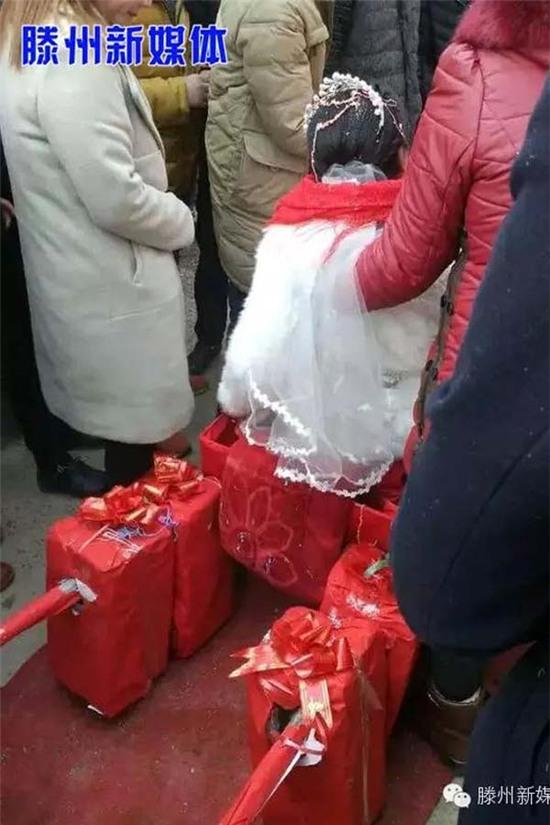 Choáng với đám cưới giả kiệu hoa độc lạ