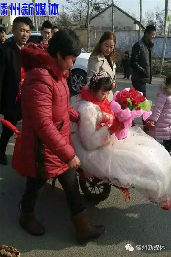 Choáng với đám cưới giả kiệu hoa độc lạ