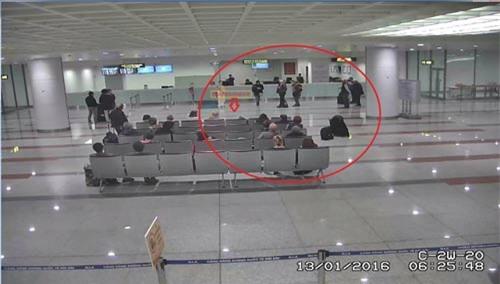 thuc hu su viec hanh khach bi 'voi tien' khi nhap canh tai noi bai - 6