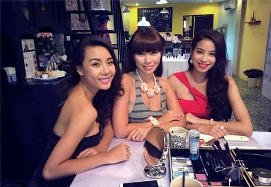  Siêu mẫu Hà Anh cùng Phạm Hương, Lại Thanh Hương - 2 học trò cô từng giúp đỡ tại Vietnams Next Top Model mùa đầu tiên. 