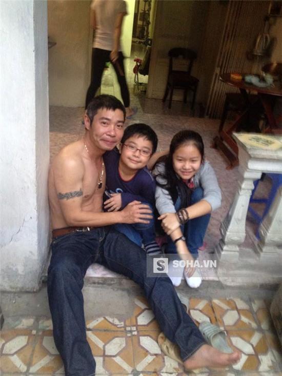 Công Lý chụp cùng 2 người con đáng yêu, kháu khỉnh