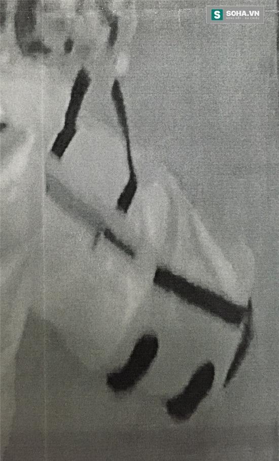 Đại diện Cục Cảnh sát hình sự cho biết, chiếc túi là tang vật của vụ án, nếu người dân nào phát hiện chiếc túi có hình dạng giống với chiếc túi này, hãy thông báo đến cơ quan công an nơi gần nhất hoặc theo số điện thoại trên của C 45