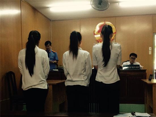 Chân dài 'đi khách': Từ cuộc vui ngàn đô tới cảnh đứng đường