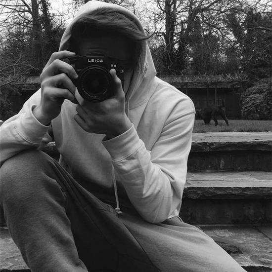 Cậu cả nhà Becks sung sướng khi được nhãn hiệu Burberry