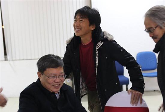 hlv-miura-vui-ve-nhan-qua-chia-tay-cua-vff-1