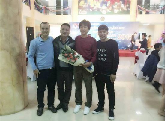 hlv-miura-vui-ve-nhan-qua-chia-tay-cua-vff-7