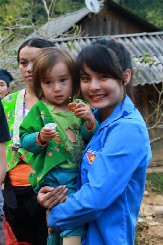 Cô bé xinh như thiên thần khuấy đảo mạng xã hội facebook