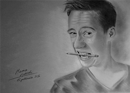 9X không bàn tay có tài vẽ tranh chân dung như thật