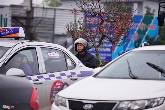 Ùn tắc nhiều km ở chợ hoa Tết nổi tiếng miền Bắc