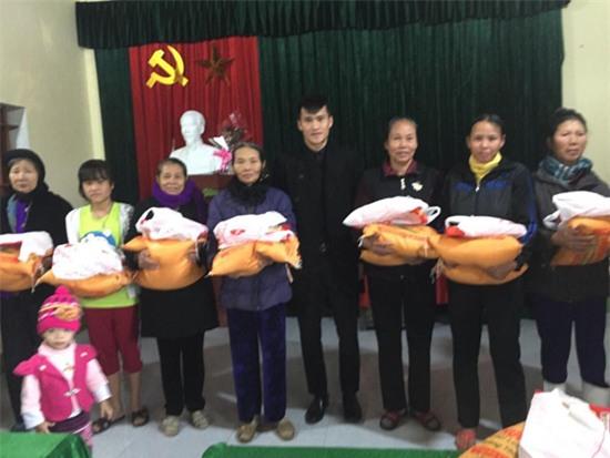 cong-vinh-gap-lai-nguoi-ban-cam-diec-thoi-chan-trau