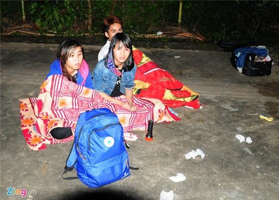 Xe chở khách về Tết lao xuống vực, 30 người bị thương