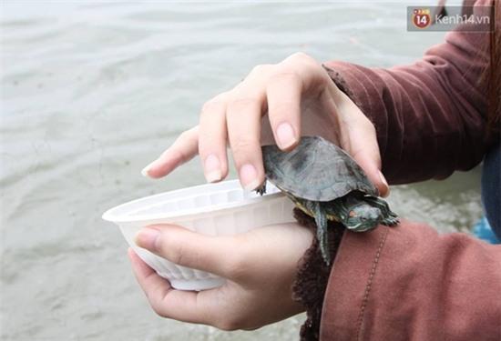 Sông hồ Hà Nội sạch bóng túi rác thải ngày tiễn ông Táo lên trời - Ảnh 14.