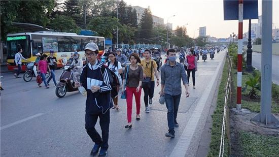 đi bộ sai luật bị phạt, CSGT, đi bộ sai luật, tai nạn giao thông