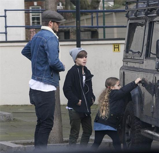 tieu-thu-harper-tung-tang-ben-bo-va-anh-trai-9