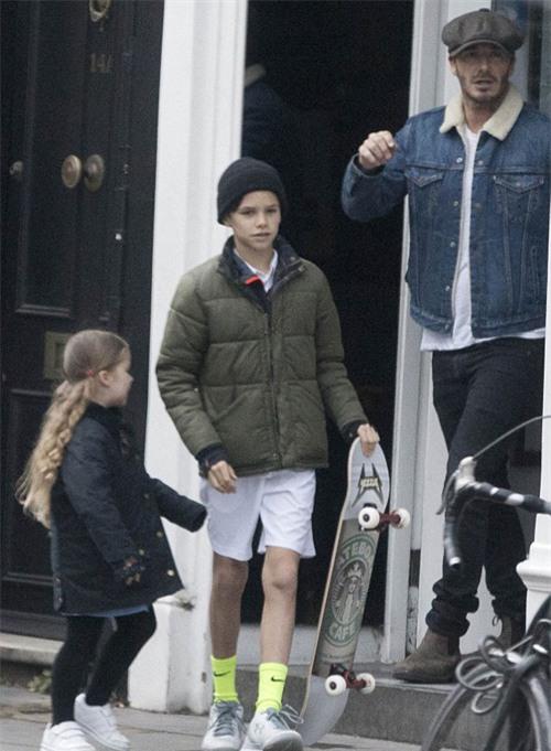 tieu-thu-harper-tung-tang-ben-bo-va-anh-trai-1