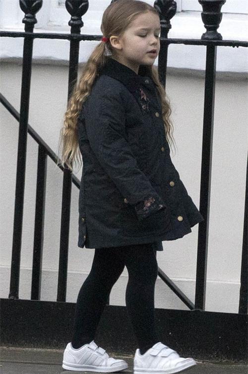 tieu-thu-harper-tung-tang-ben-bo-va-anh-trai-2