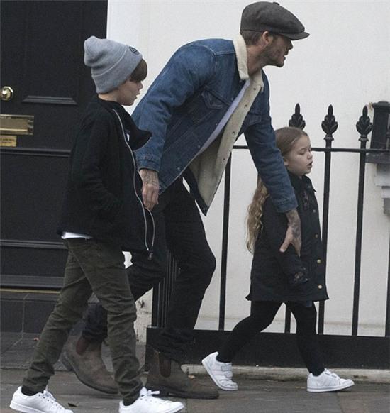 tieu-thu-harper-tung-tang-ben-bo-va-anh-trai-4