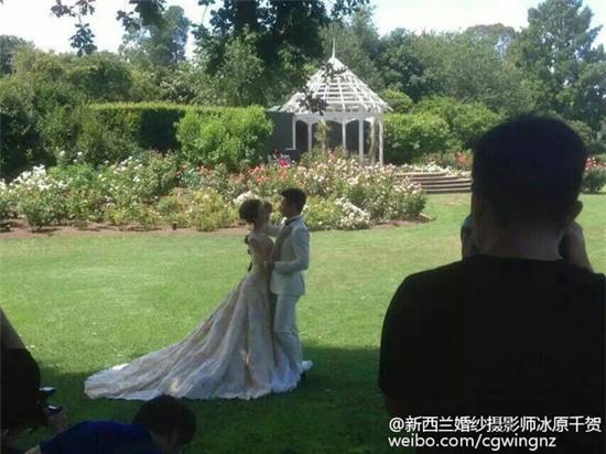 Hé lộ hậu trường chụp ảnh cưới của Ngô Kỳ Long và Lưu Thi Thi - Ảnh 2.