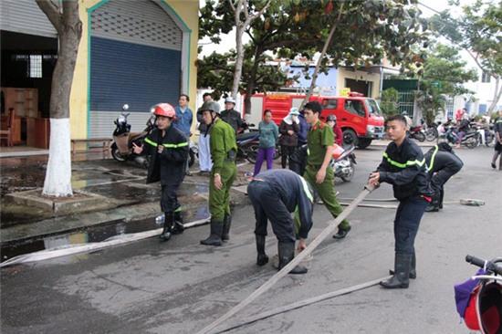 dà nãng: cháy tàng ba cua hang go, thiẹt hại ca ti dong hinh anh 1