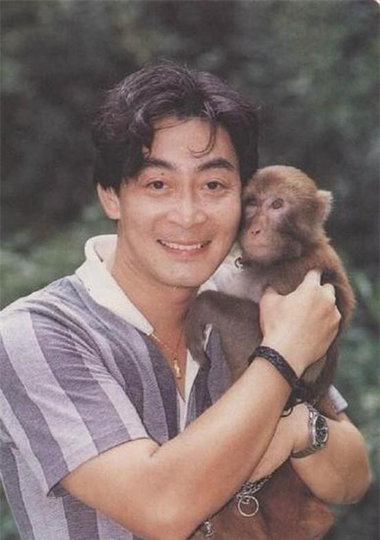 Thời thanh xuân gắn liền với khỉ của Lục Tiểu Linh Đồng