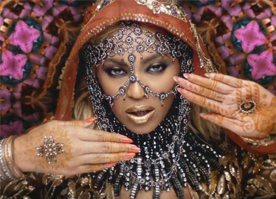 Beyoncé bị chỉ trích vì trang phục trong MV mới