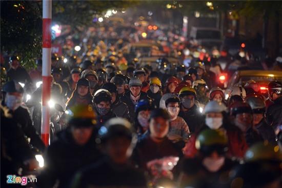 Hà Nội tắc đường triền miên dịp cận Tết