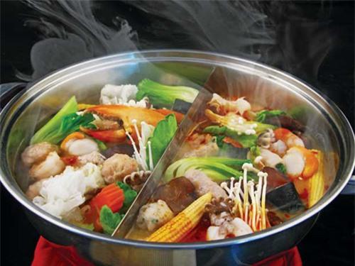 Lẩu là món ăn được nhiều người ưa thích với hương vị phong phú và hấp dẫn (Ảnh minh họa: Internet)