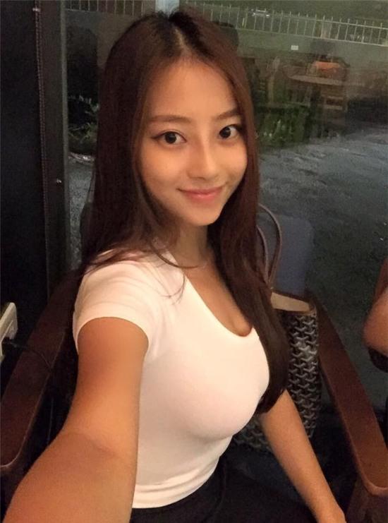 Mỹ nữ thổi saxophone siêu vòng 1 gây sốt Trung Quốc - Ảnh 5.