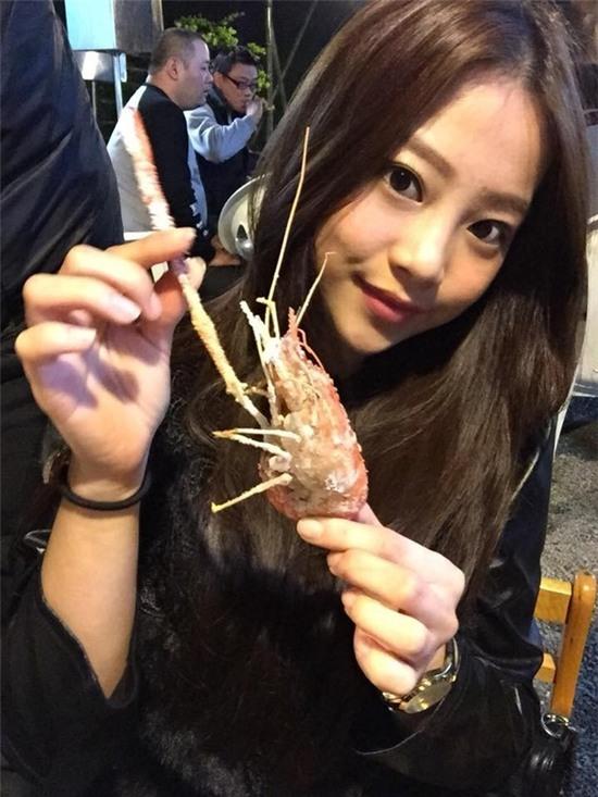 Mỹ nữ thổi saxophone siêu vòng 1 gây sốt Trung Quốc - Ảnh 10.