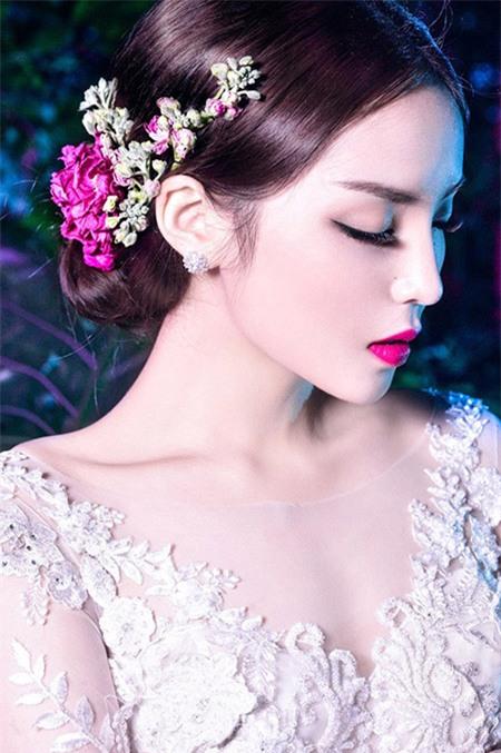 Hoa hậu Kỳ Duyên,HH Kỳ Duyên,Showbiz Việt tuần qua HH Kỳ Duyên bị chê tơi tả khi mặc áo vest với quần hoa