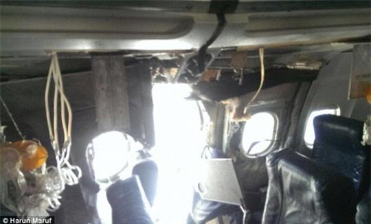 Hành khách rơi khỏi máy bay đang bay sau vụ nổ lớn