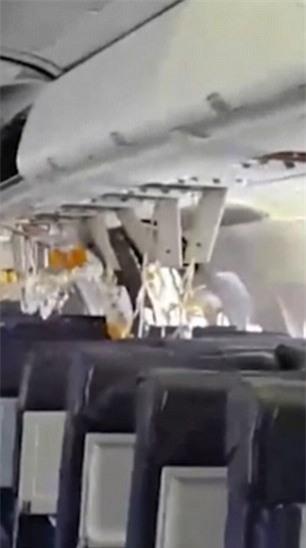 Hành khách rơi khỏi máy bay đang bay sau vụ nổ lớn