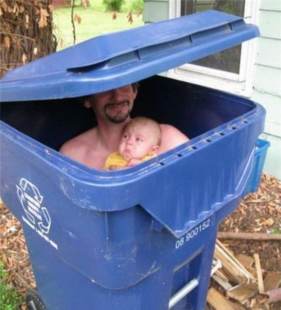 Huhu! Con muốn ra ngoài bố ơi.