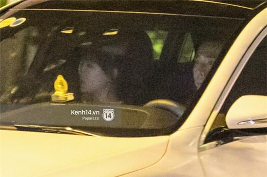 Hậu chia tay Tiến Đạt, Hari Won bị bắt gặp say đắm hôn Trấn Thành giữa đêm khuya - Ảnh 3.