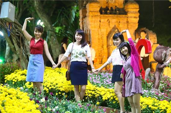 Rộn ràng khai mạc hội hoa xuân Tao Đàn