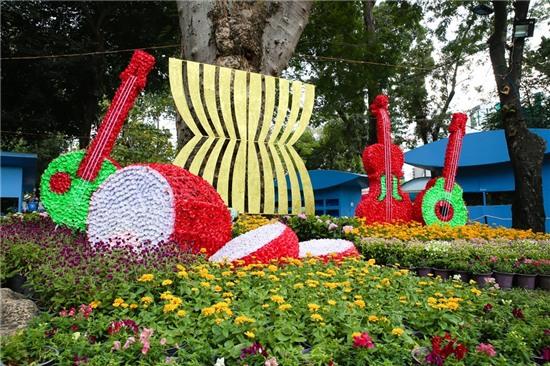 Rộn ràng khai mạc hội hoa xuân Tao Đàn