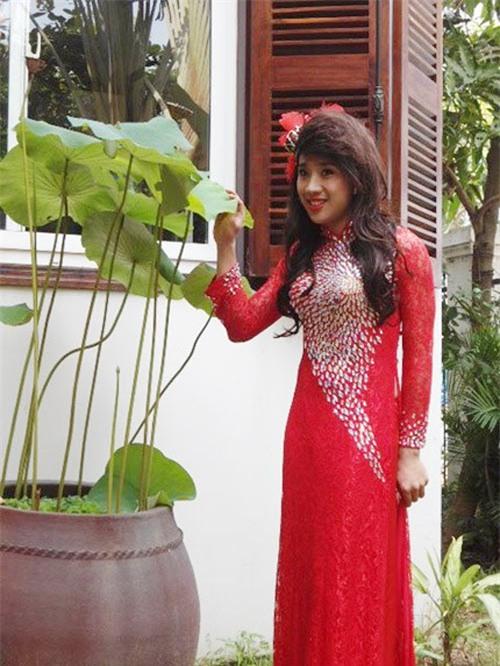 Nếu không nhìn kỹ chẳng ai nghĩ rằng đây là một Trấn Thành nam tính trên sân khấu.